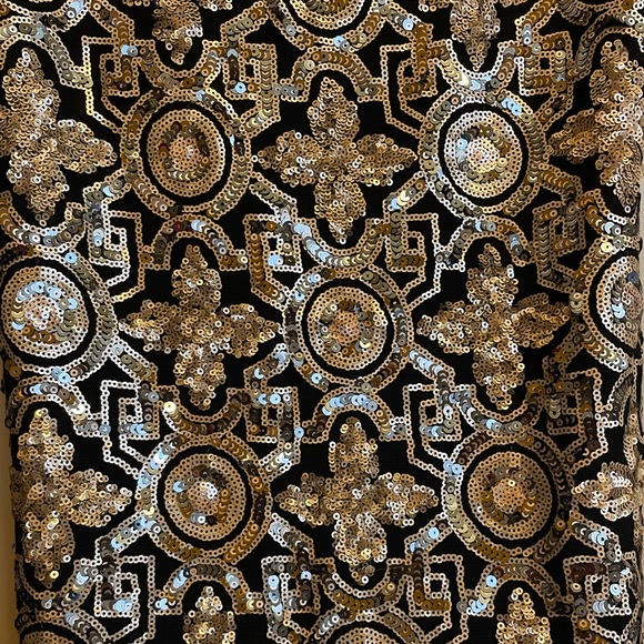 Le Chateau- beautiful sequin v neck top - Picture 4 of 4